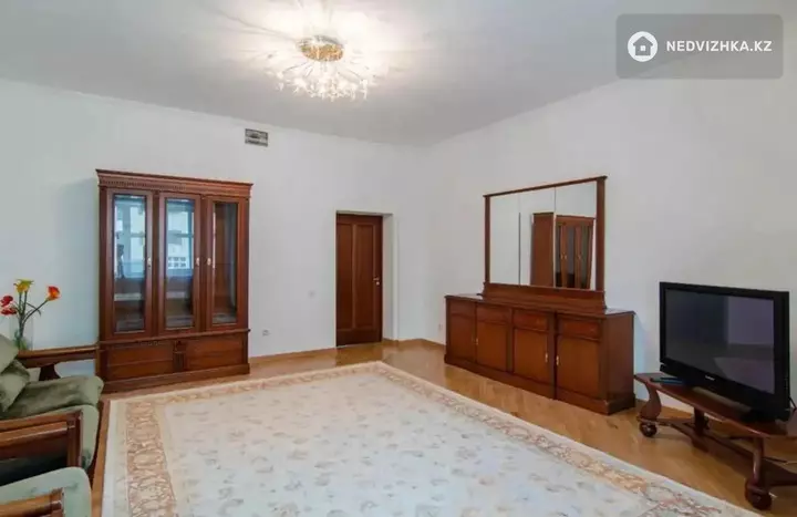 3-комнатная квартира, этаж 2 из 7, 120 м², фотография 2