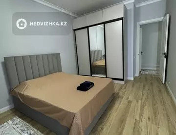 2-комнатная квартира, этаж 4 из 16, 80 м², Посуточно, миниатюра 2