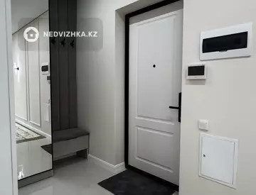2-комнатная квартира, этаж 2 из 16, 80 м², Посуточно, миниатюра 11