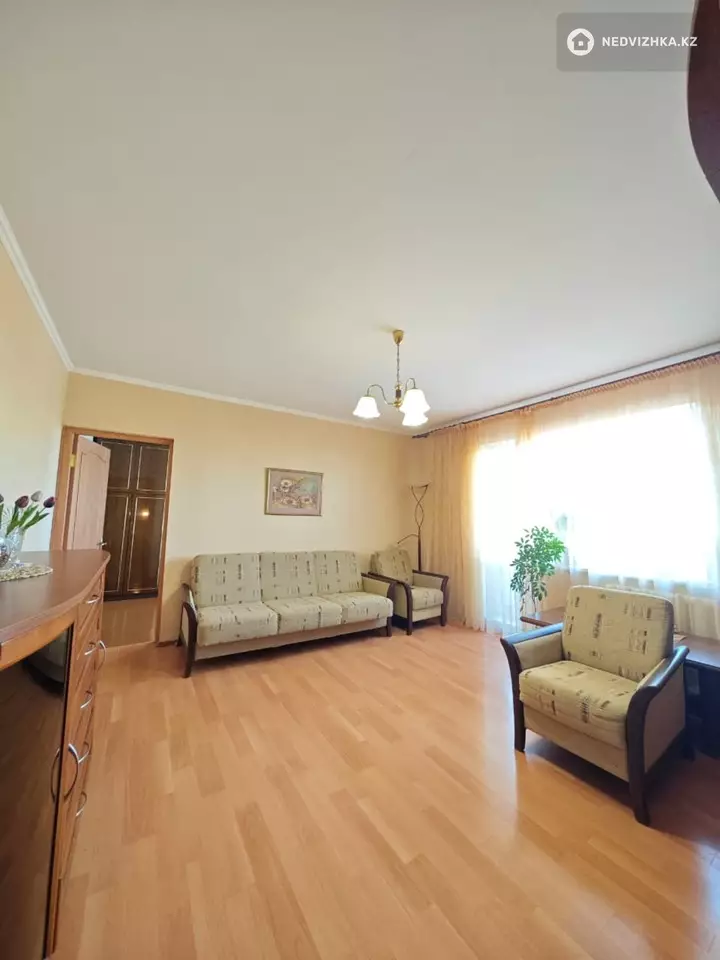 4-комнатная квартира, этаж 4 из 9, 75 м², фотография 2