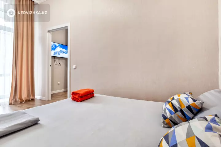 2-комнатная квартира, этаж 10 из 17, 65 м², Посуточно, фотография 2