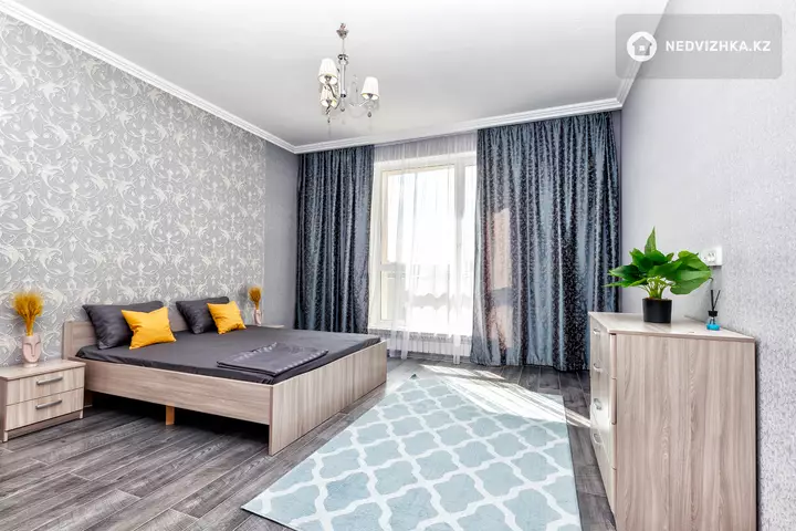 2-комнатная квартира, этаж 12 из 22, 70 м², Посуточно