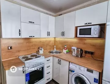 1-комнатная квартира, этаж 3 из 4, 31 м², Посуточно, миниатюра 3