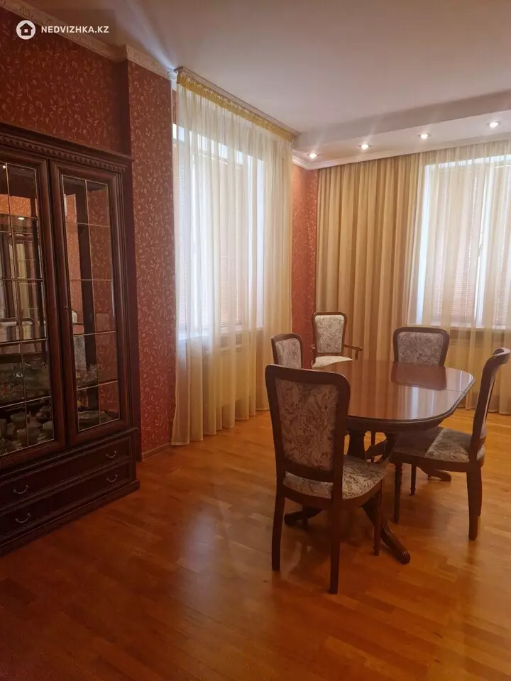 4-комнатная квартира, этаж 2 из 16, 130 м², 2-фотосурет