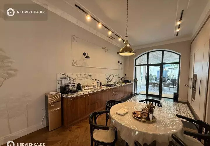 9-комнатный дом, 8 соток, 600 м², фотография 2