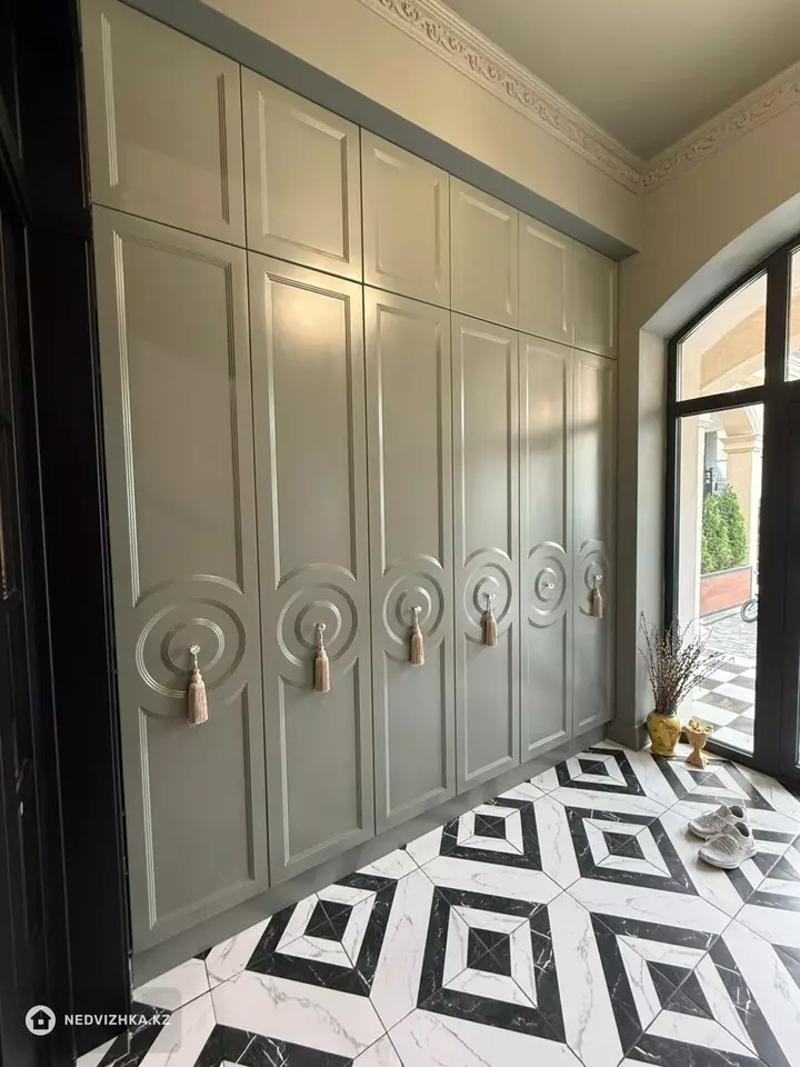 9-комнатный дом, 8 соток, 600 м², фотография 5