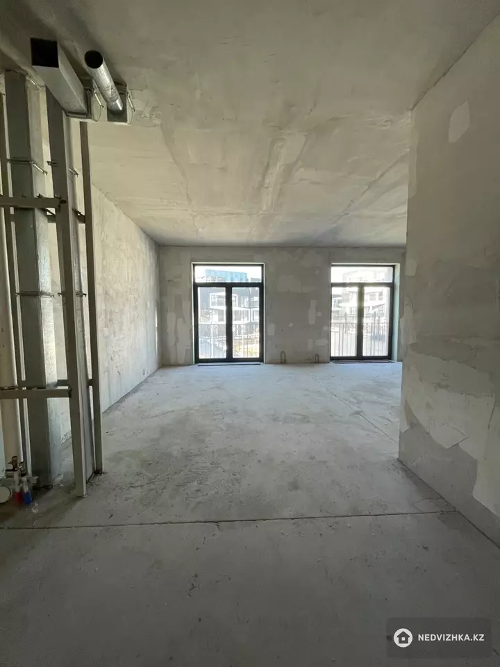 4-комнатная квартира, этаж 2 из 2, 179 м², фотография 3
