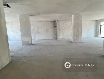 4-комнатная квартира, этаж 2 из 2, 179 м², миниатюра 1