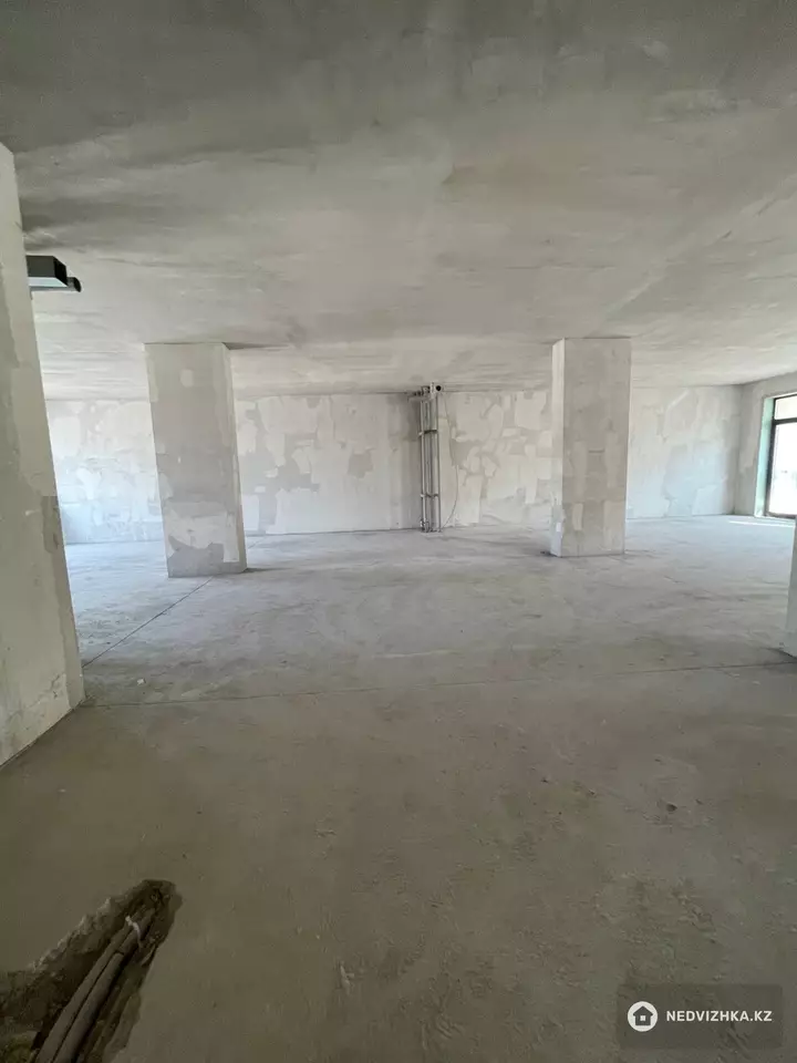 4-комнатная квартира, этаж 2 из 2, 179 м²