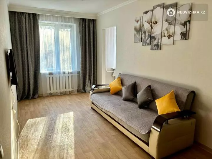 2-комнатная квартира, этаж 2 из 5, 42 м², На длительный срок