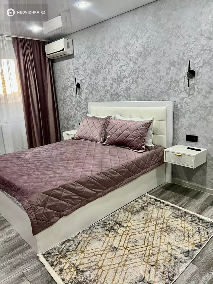 1-комнатная квартира, этаж 8 из 9, 40 м², Посуточно, фотография 2