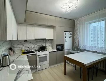 2-комнатная квартира, этаж 7 из 14, 65 м², На длительный срок