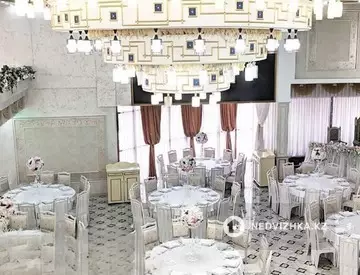 Общепит, 4 этажа, Отдельно стоящее здание, 3 000 м²