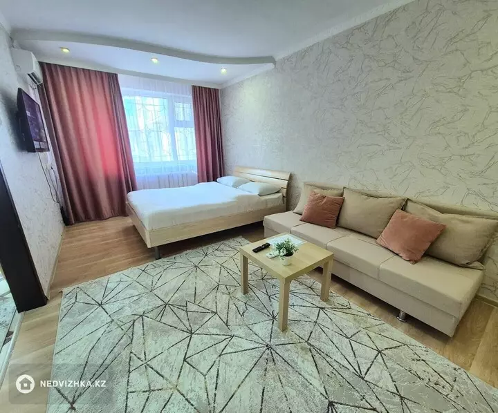 1-комнатная квартира, этаж 1 из 5, 33 м², Посуточно, фотография 3