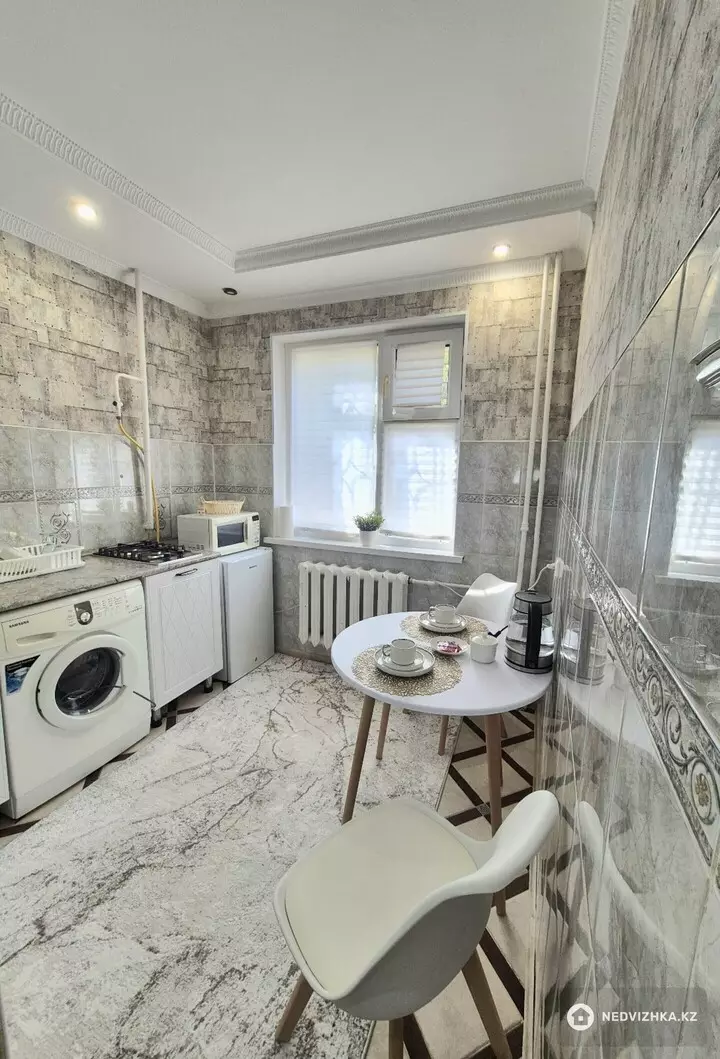 1-комнатная квартира, этаж 1 из 5, 33 м², Посуточно, фотография 5