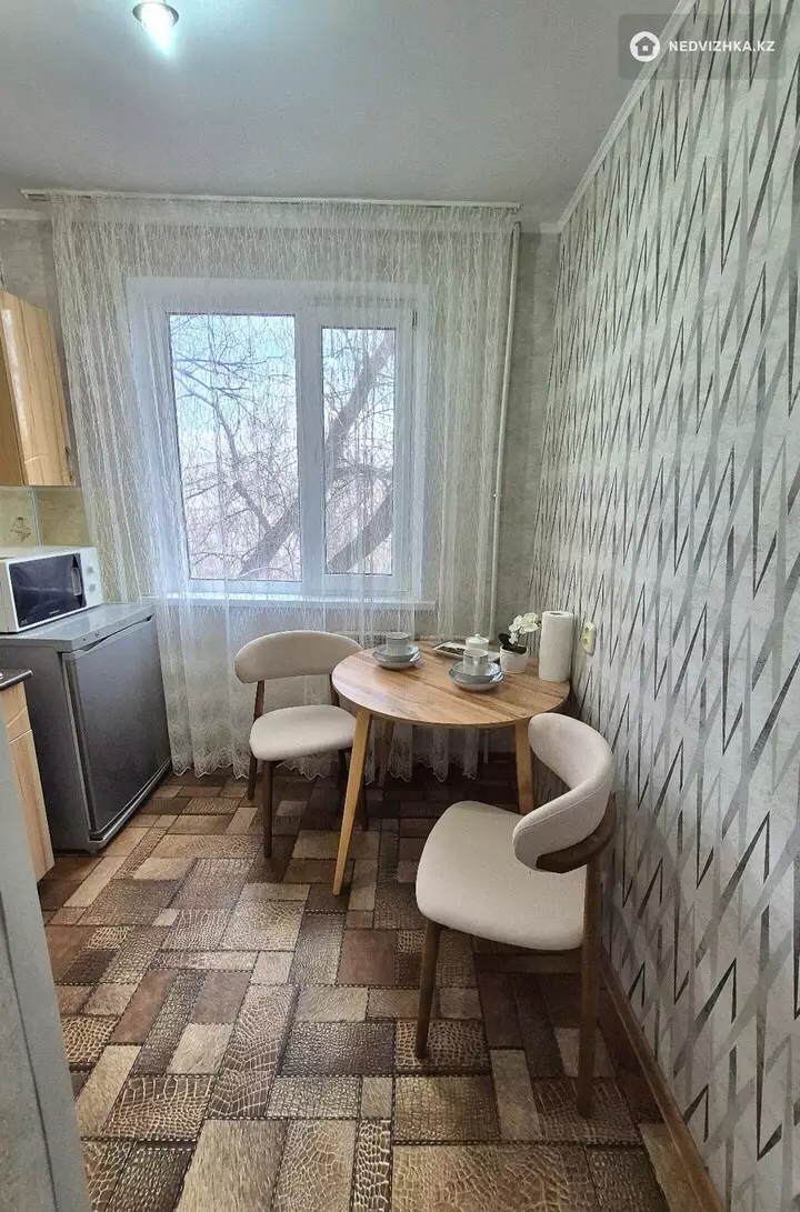 1-комнатная квартира, этаж 4 из 5, 32 м², Посуточно, фотография 5