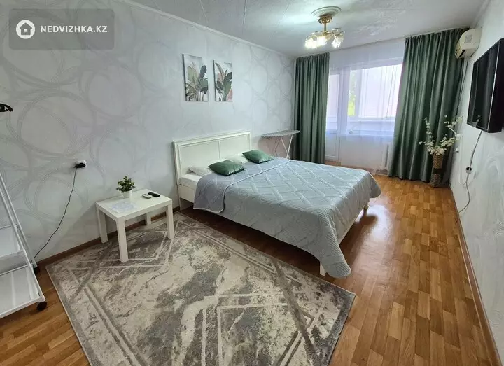 1-комнатная квартира, этаж 2 из 5, 32 м², Посуточно, фотография 2
