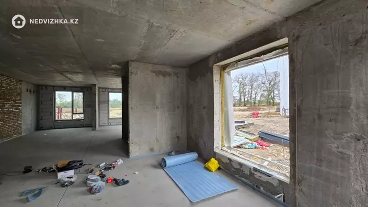 3-комнатная квартира, этаж 1 из 3, 93 м², фотография 3