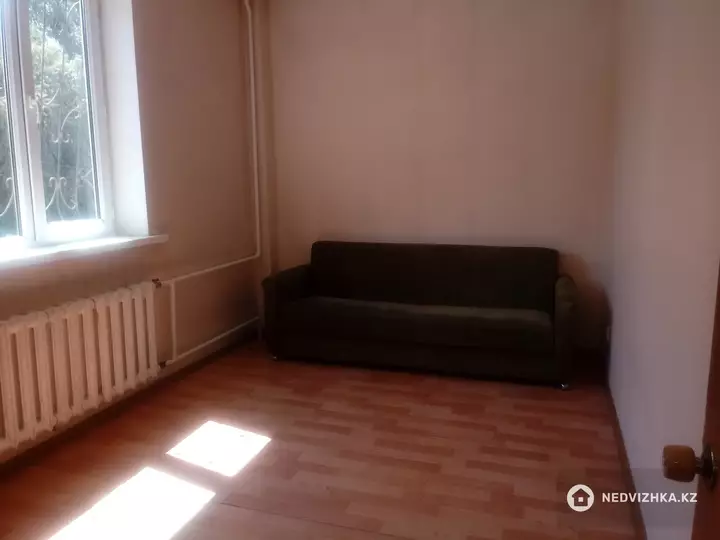 3-комнатная квартира, этаж 3 из 5, 70 м², фотография 2