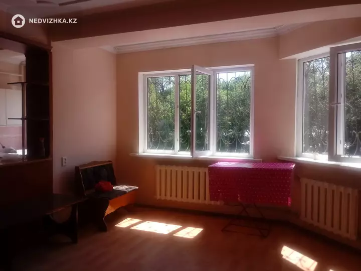 3-комнатная квартира, этаж 3 из 5, 70 м², фотография 5