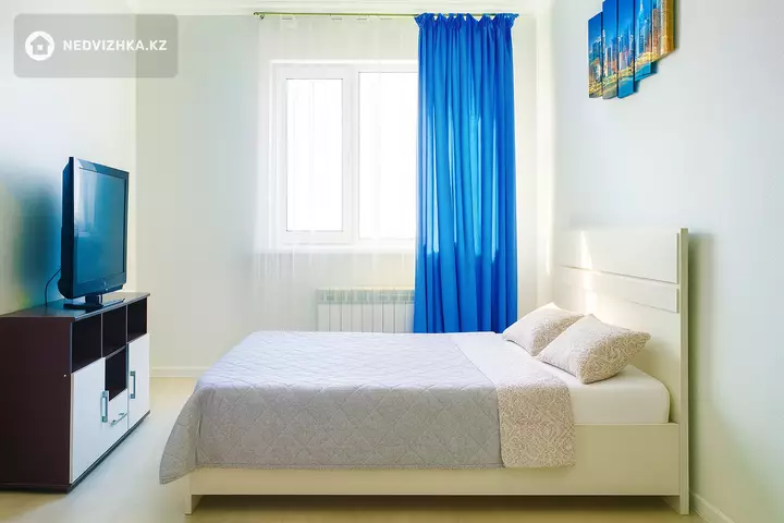1-комнатная квартира, этаж 14 из 19, 40 м², Посуточно