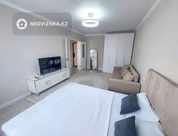 1-комнатная квартира, этаж 12 из 16, 40 м², Посуточно