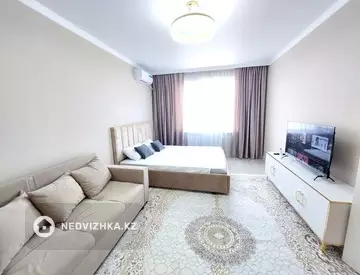 1-комнатная квартира, этаж 12 из 16, 40 м², Посуточно