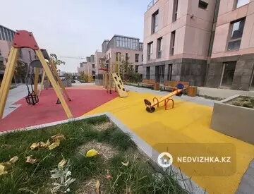 3-комнатная квартира, этаж 2 из 4, 82 м², миниатюра 2