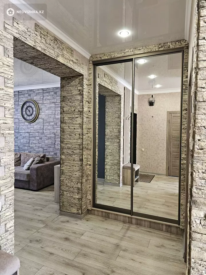 2-комнатная квартира, этаж 5 из 5, 57 м², Посуточно, фотография 3