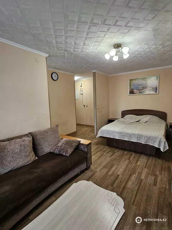 1-комнатная квартира, этаж 3 из 5, 32 м², Посуточно, фотография 3