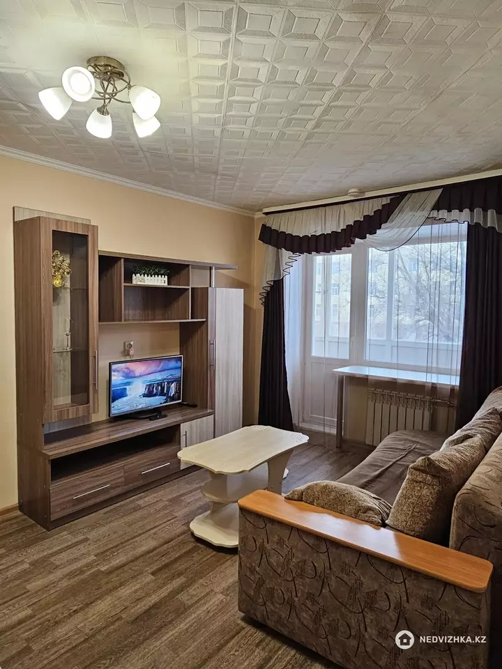 1-комнатная квартира, этаж 3 из 5, 32 м², Посуточно, фотография 2