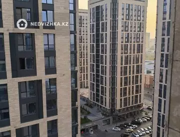 2-комнатная квартира, этаж 10 из 20, 45 м², миниатюра 1