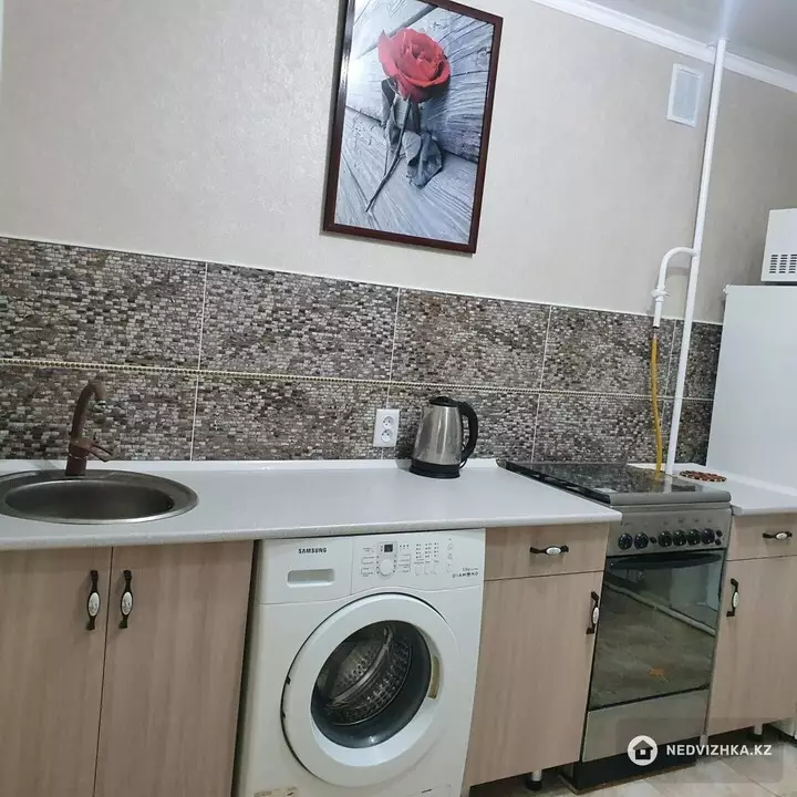 1-комнатная квартира, этаж 1 из 5, 40 м², Посуточно, фотография 4