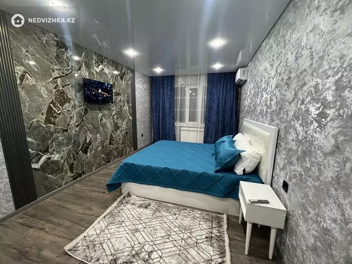1-комнатная квартира, этаж 1 из 5, 40 м², Посуточно, фотография 2