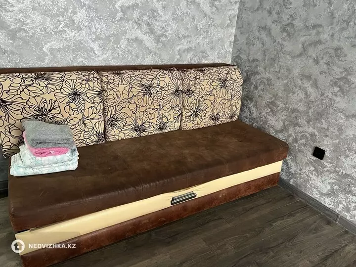 1-комнатная квартира, этаж 1 из 5, 40 м², Посуточно, фотография 5