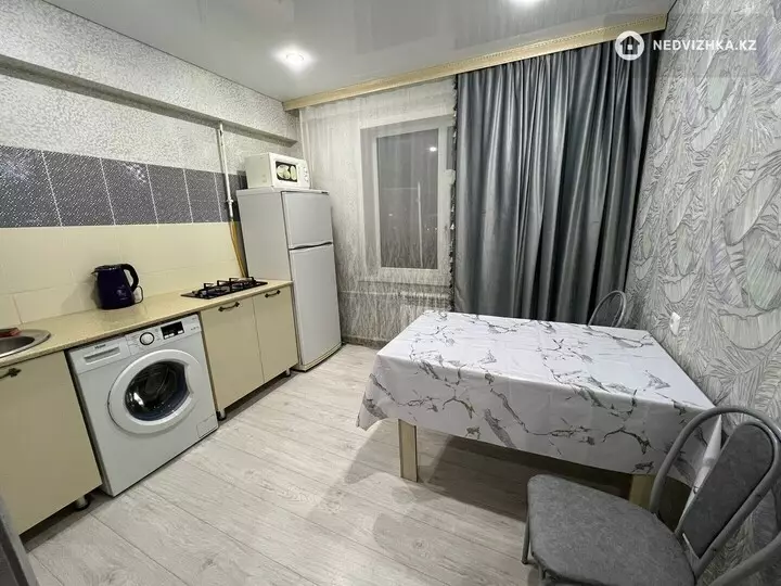 1-комнатная квартира, этаж 1 из 9, 40 м², Посуточно, фотография 5