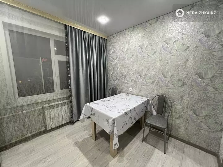 1-комнатная квартира, этаж 1 из 9, 40 м², Посуточно, фотография 4