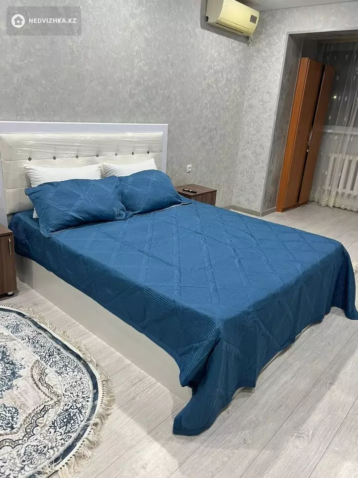 1-комнатная квартира, этаж 1 из 9, 40 м², Посуточно, фотография 2