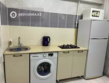 1-комнатная квартира, этаж 1 из 9, 40 м², Посуточно, миниатюра 8