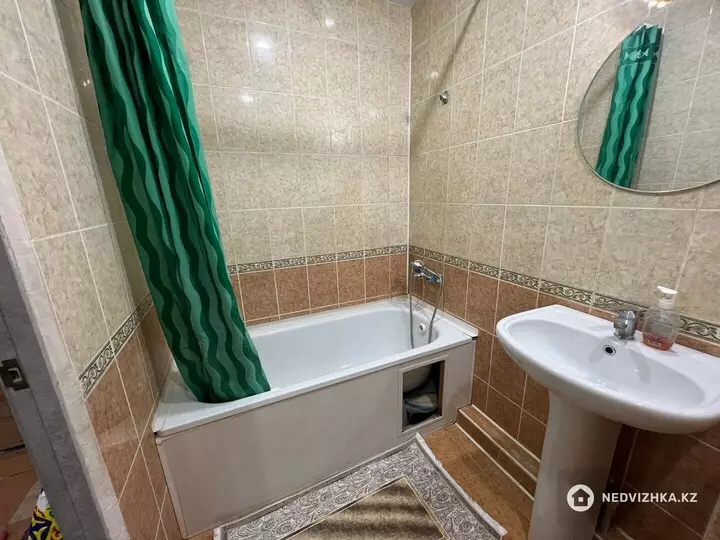 1-комнатная квартира, этаж 8 из 10, 40 м², Посуточно, фотография 4