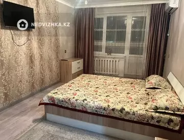 1-комнатная квартира, этаж 8 из 10, 40 м², Посуточно