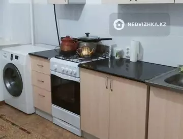 3-комнатная квартира, этаж 4 из 5, 65 м², На длительный срок