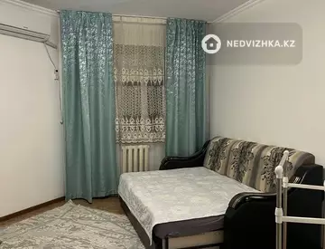 3-комнатная квартира, этаж 4 из 5, 65 м², На длительный срок