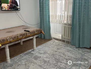 3-комнатная квартира, этаж 4 из 5, 65 м², На длительный срок, миниатюра 2