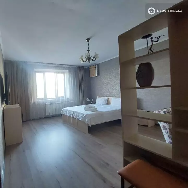 1-комнатная квартира, этаж 7 из 7, 40 м², Посуточно, фотография 2