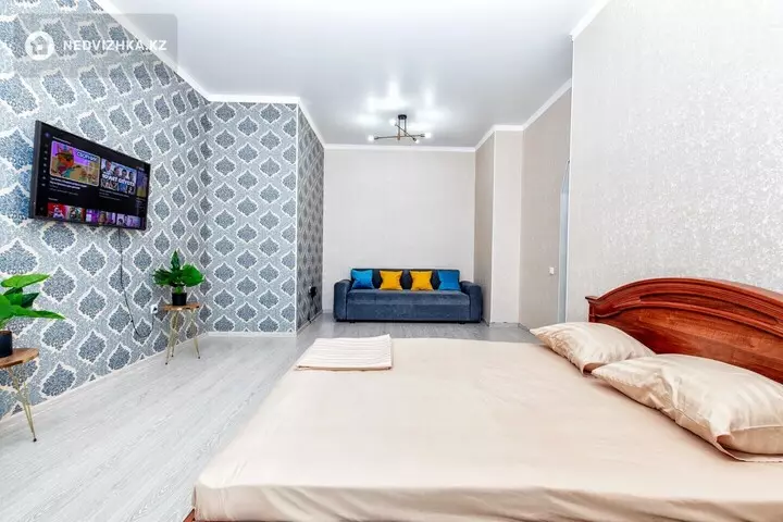 1-комнатная квартира, этаж 17 из 17, 40 м², Посуточно, фотография 3