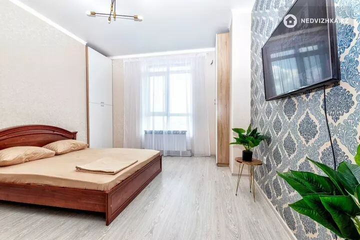 1-комнатная квартира, этаж 17 из 17, 40 м², Посуточно, фотография 5