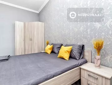 1-комнатная квартира, этаж 11 из 18, 40 м², Посуточно, миниатюра 3