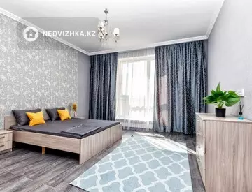 1-комнатная квартира, этаж 11 из 18, 40 м², Посуточно, миниатюра 1