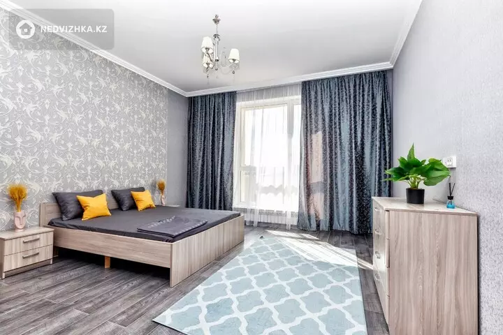 1-комнатная квартира, этаж 11 из 18, 40 м², Посуточно